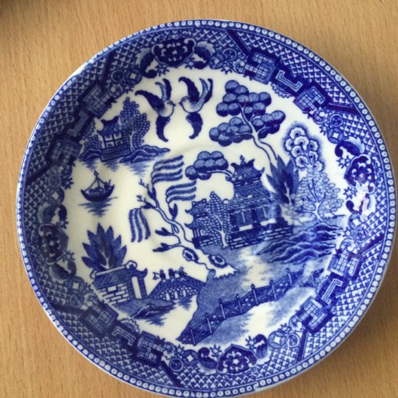 Three Vintage Japanese Porcelain Blue & White Blue Willow 5 3/4” Saucer Plates - Picture 4 of 5